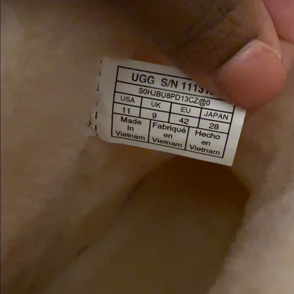 UGG BOOTS - Picture 5 of 5
